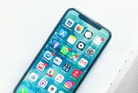 Daftar seri iPhone yang mendapatkan update iOS 26.5. (Sumber: Unplash/hckmstrrahul)
