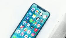 Daftar seri iPhone yang mendapatkan update iOS 26.5. (Sumber: Unplash/hckmstrrahul)