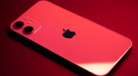 Cara cek garansi iPhone penting diketahui untuk memastikan perangkat masih mendapatkan layanan perbaikan resmi dari Apple. (Sumber: Pexels/Tessa Charles)