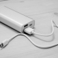 Power Bank jadi perangkat cadangan daya untuk menjaga aktivitas tetap berjalan ketika listrik padam. (Sumber: Wikimedia Commons)