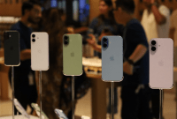 Ilustrasi berbagai jenis iPhone yang beredar di Indonesia. Calon pembeli perlu memahami perbedaan iPhone iBox, iPhone Inter, Bea Cukai, dan Kemenperin sebelum memutuskan membeli perangkat. (Sumber: Wikimedia Commons)