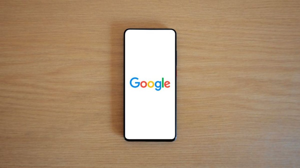 Google dikabarkan mengurangi akses Meta terhadap AI Gemini seiring meningkatnya tekanan terhadap kapasitas komputasi global. (Sumber: Pexels/BM Amaro)