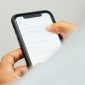 Berikut cara cek nilai tukar dolar ke rupiah menggunakan iPhone. (Sumber: Unsplash/charlesdeluvio)
