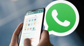 Ilustrasi pengguna membuat stiker WhatsApp dari foto pribadi menggunakan aplikasi Sticker Maker di smartphone Android. Prosesnya mudah dan dapat dilakukan tanpa keahlian desain khusus. (Sumber: Freepik)