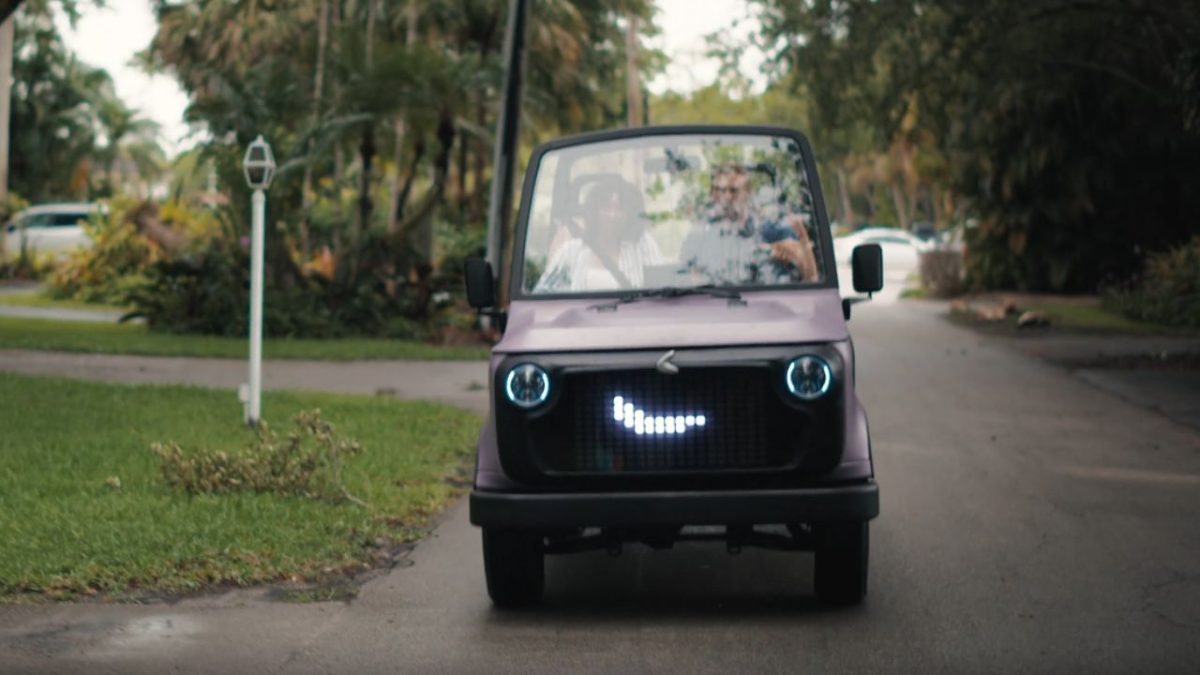 Chip Motors memperkenalkan Life Utility Vehicle (LUV), mobil listrik kompak berbasis AI yang dilengkapi asisten suara dan fitur parkir mandiri (Sumber: Chip Motors)