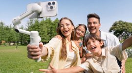 Insta360 Flow 2 Pro hadir dengan stabilisasi 3-axis dan teknologi AI Deep Track 4.0 yang mampu mengikuti pergerakan subjek secara presisi. (Sumber: Insta360.com)