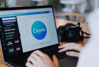 Aplikasi Canva yang error dan tidak bisa dibuka seringkali terjadi hingga dapat menghambat kegiatan pengguna. (Sumber: Pexels/Ahmed) 